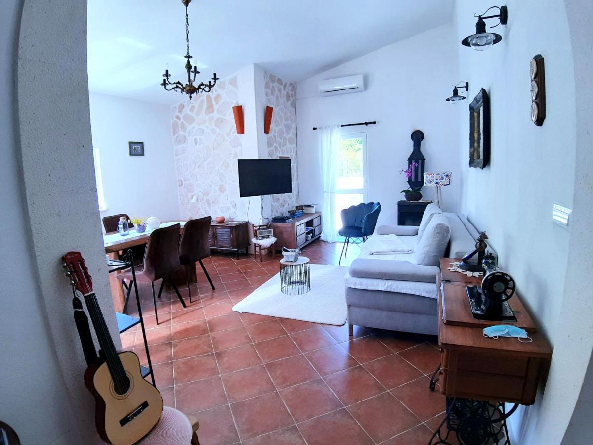 Relaxing Dalmatian House In Village Ljubitovica ภายนอก รูปภาพ