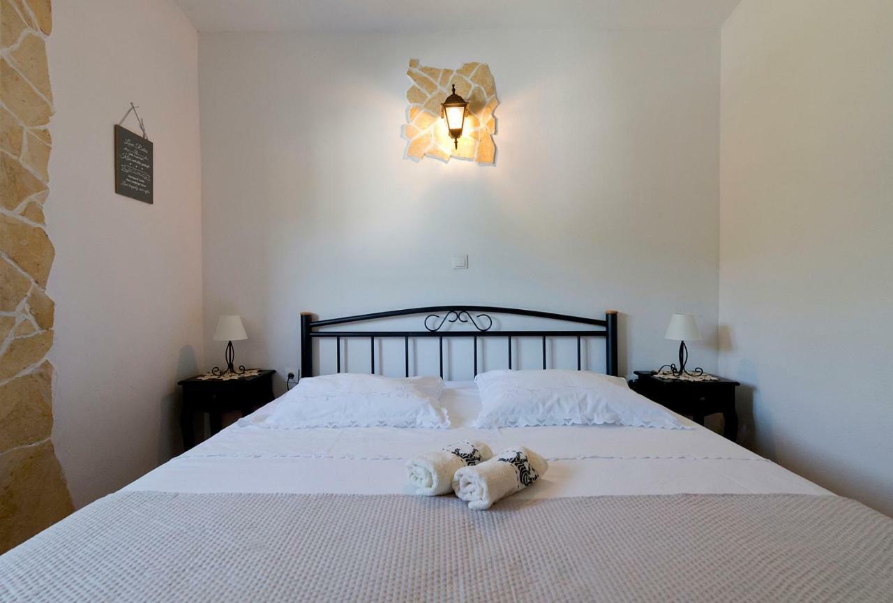 Relaxing Dalmatian House In Village Ljubitovica ภายนอก รูปภาพ